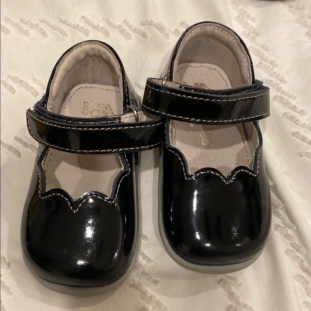 See Kai Run Black Dress Shoes with Patent Leather and Velcro Strap